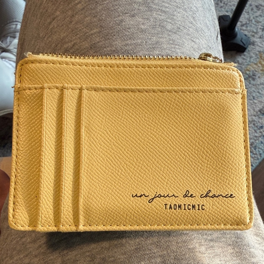 Yellow Card Wallet — Compact Zipper Cardholder